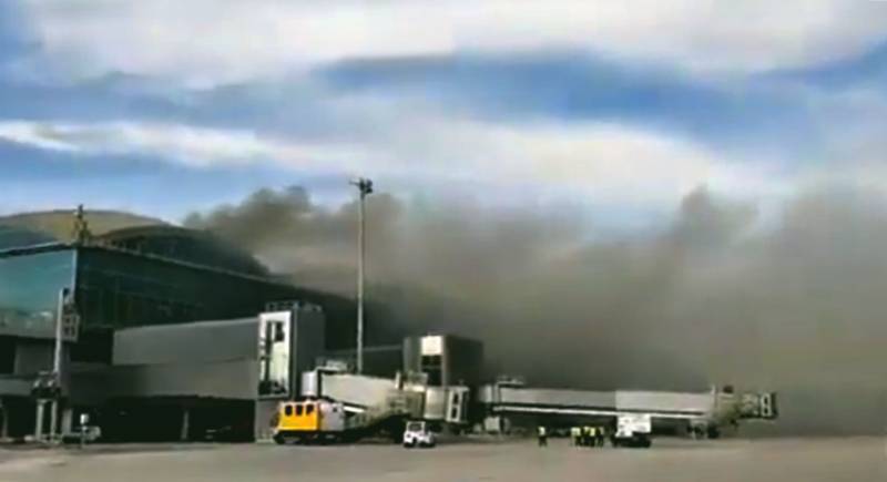 Ισπανία: Επαναλειτουργεί το αεροδρόμιο στο Αλικάντε που είχε κλείσει λόγω πυρκαγιάς στη στέγη του