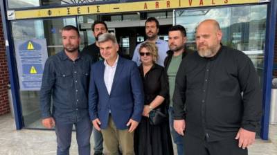 Ο Νίκος Φαραντούρης σε Αεροδρόμιο και Νοσοκομείο Καλαμάτας