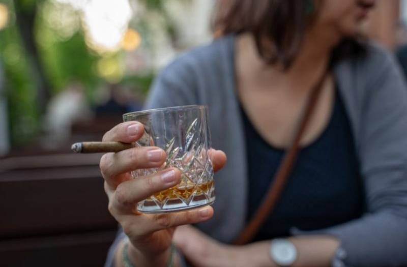 Έρευνα: Το καθημερινό κάπνισμα και αλκοόλ γερνούν τον εγκέφαλο