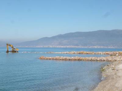 Προχωρά η προστασία της ακτής σε Αρχοντικό και Παλιόχωρα