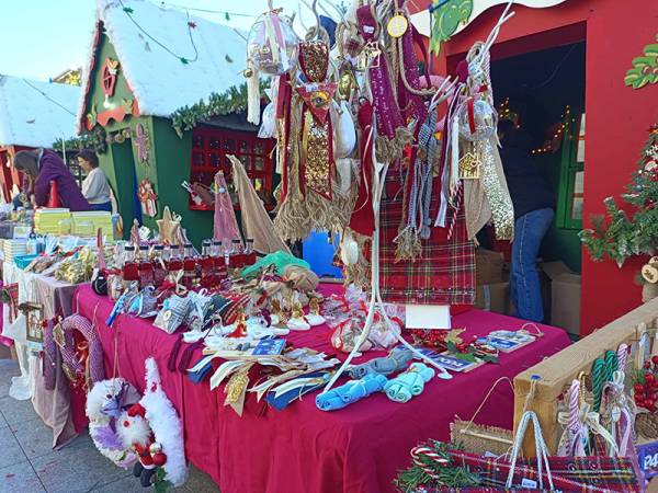 Συνεχίζεται το χριστουγεννιάτικο bazaar της “Φλόγας”