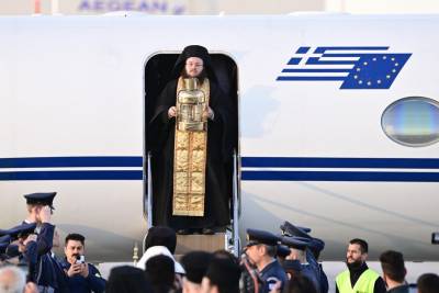 Πάσχα στη σκιά του πολέμου: Πώς θα φτάσει στην Ελλάδα το Άγιο Φως (Βίντεο)