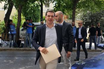 Τσίπρας: "Δεν έχουμε δικαίωμα να θάψουμε την ευρωπαϊκή δημοκρατία στον τόπο που γεννήθηκε"