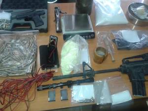 Τέσσερις συλλήψεις για εκρηκτικά και όπλα στην Καλαμάτα