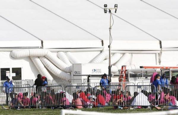 ΗΠΑ: Πάνω από 200 ανήλικοι σε κέντρο προσωρινής κράτησης στα νότια σύνορα