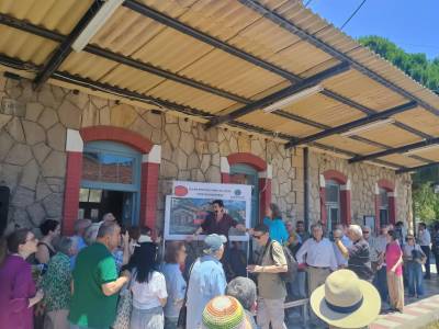 Συγκινητική παρέμβαση της Μαρίας Ευθυμίου για το τρένο στην εκδήλωση στον κεντρικό σιδηροδρομικό σταθμό Καλαμάτας