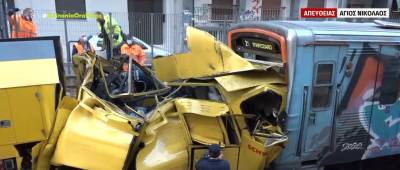 Ένας νεκρός και 2 τραυματίες σε σύγκρουση μηχανήματος καθαρισμού με βαγόνι (βίντεο)