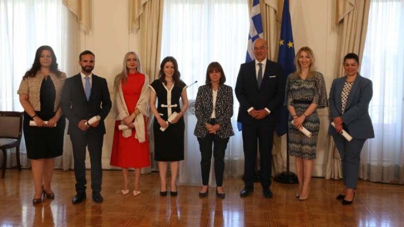 Σακελλαροπούλου: Η αξιοσύνη και το θάρρος των Ελλήνων διπλωματών αποτελεί παράδειγμα
