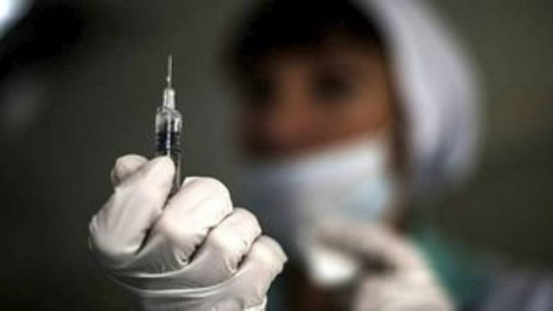 «Εμβολιασμό με βάση την επιστήμη», ζητούν οι φαρμακοβιομηχανίες