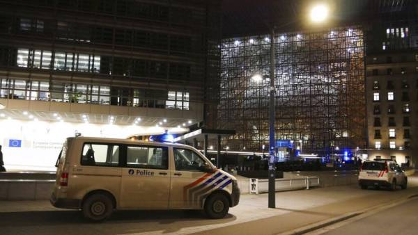 Επίθεση με μαχαίρι σε μετρό στις Βρυξέλλες, πολύ κοντά στην Κομισιόν (βίντεο)