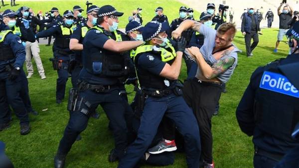 Διαδηλώσεις κατά του lockdown σε Μελβούρνη και Σίδνεϊ