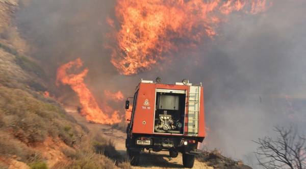 Λέσβος: Πυρκαγιά στην Καρυώνα