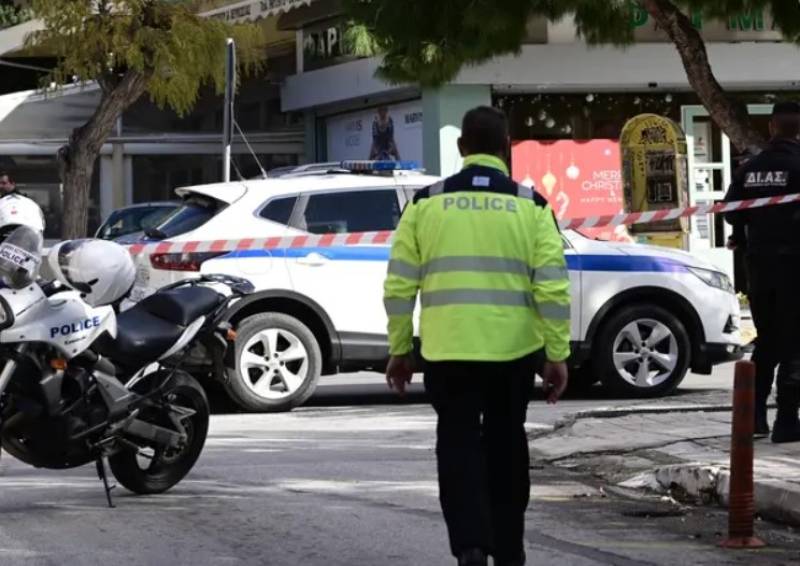 Ληστεία «μαμούθ» σε μονοκατοικία στον Γέρακα: Έκλεψαν 270.000 ευρώ από κρύπτη σε σκάλα (Βίντεο)