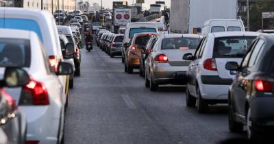 Σχολεία: Μόλις 12 λεπτά διαφορά στην ώρα έναρξης θα μπορούσαν να μειώσουν το πρωινό μποτιλιάρισμα