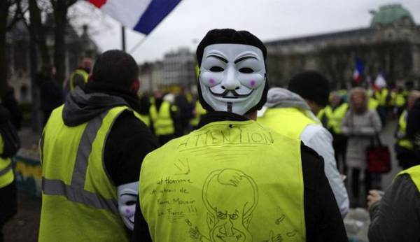 Γαλλία: Συγκρούσεις κίτρινων γιλέκων με δυνάμεις αστυνομίας