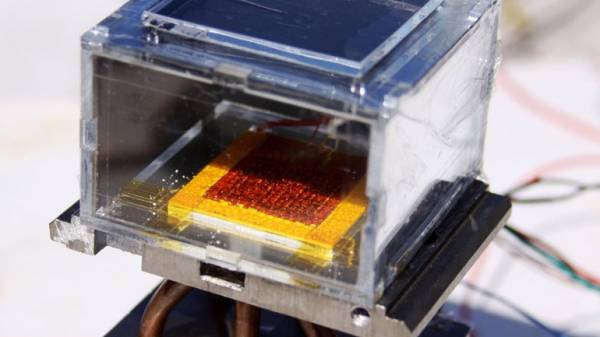 Πρωτοποριακή συσκευή αντλεί νερό από τον αέρα με τη βοήθεια του ήλιου