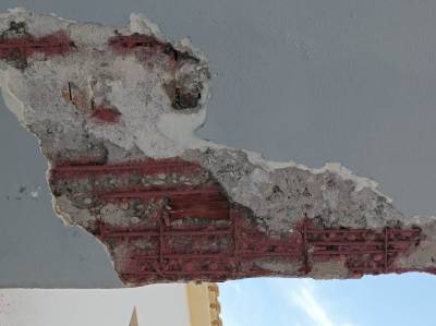 Έντονη ανησυχία γονέων και μαθητών - Πέφτουν σοφάδες στο Γυμνάσιο Κυπαρισσίας