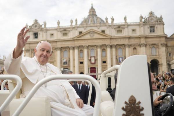 Πάπας Φραγκίσκος: Εγκληματικός ο αποκλεισμός των μεταναστών – Δήλωση “καμπανάκι” για την Τζ. Μελόνι