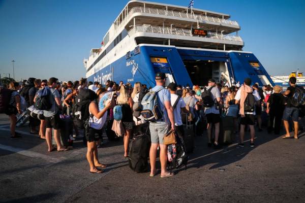 Αυξήθηκε κατά 10%, σε σχέση με πέρυσι, η ταξιδιωτική κίνηση των Ελλήνων