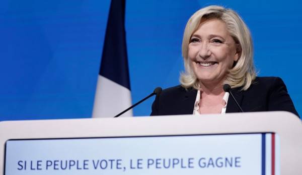 Γαλλία - Εκλογές: Μειώνει τη διαφορά στον β’ γύρο η Μαρί Λεπέν