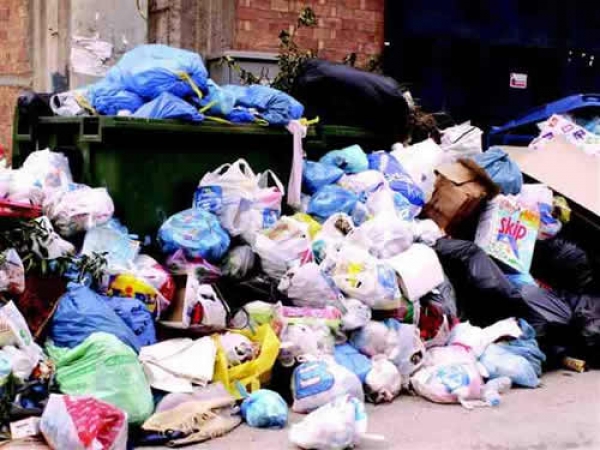 Υποκριτική η στάση για τα σκουπίδια λέει η ΠΕΔ