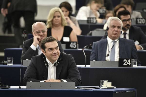 Handelsblatt: Ο ελληνικός προϋπολογισμός προκαλεί αισιοδοξία στον Αλ. Τσίπρα