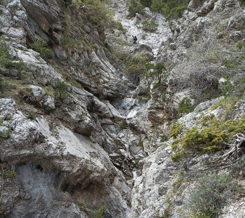84χρονος τραυματίστηκε λίγο πριν κατακτήσει τον τίτλο του γηραιότερου ανθρώπου που ανέβηκε και στα 14 ψηλότερα βουνά του πλανήτη
