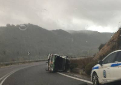 Εκτροπή αγροτικού στην Εθνική Οδό Τσακώνα - Καλό Νερό