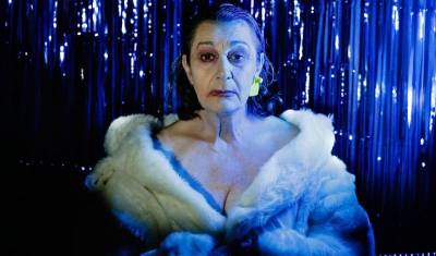 «Συν Ενα – Μιχάλης Τούμπουρος»: «Ο μύθος της κατσίκας» στο αμφιθέατρο της Φιλαρμονικής