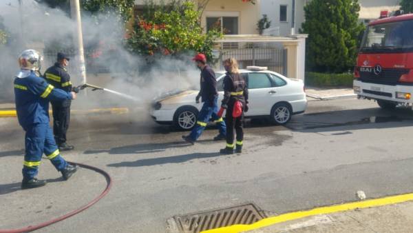 Πυρκαγιά εν κινήσει σε αυτοκίνητο στην Καλαμάτα (βίντεο)