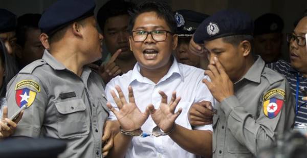 Σε 7ετή κάθειρξη καταδικάστηκαν δύο δημοσιογράφοι του Reuters στην Μιανμάρ