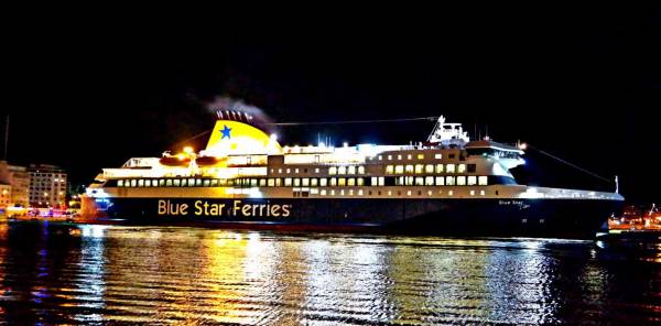To &quot;Blue Star Delos&quot; το πρώτο πλοίο, που κατέπλευσε στον Πειραιά για το 2019