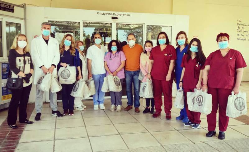 Συμβολική επίσκεψη Συλλόγου Τριτέκνων ανήμερα το Πάσχα στο Νοσοκομείο Καλαμάτας (φωτογραφίες)