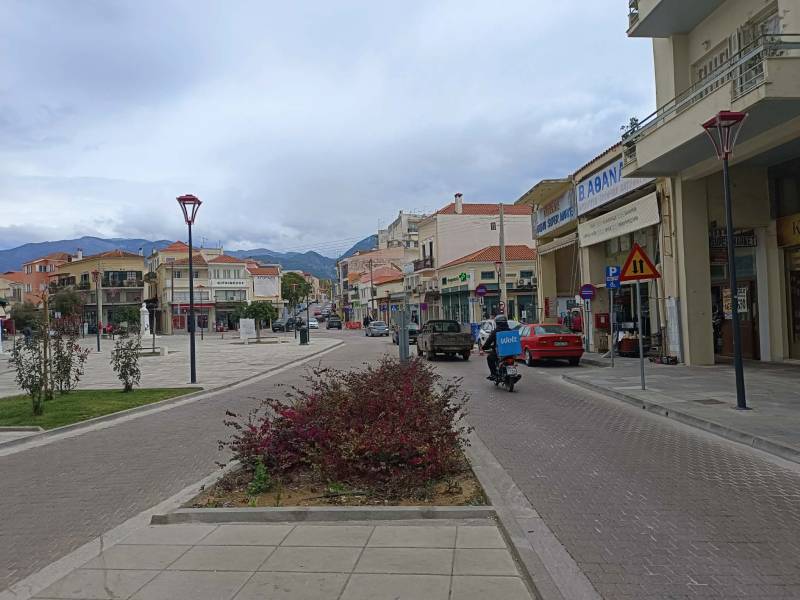 Καλαμάτα: Eκτεταμένη μελέτη για ασφαλτοστρώσεις, ενώ παραμένουν τα προβλήματα προσβασιμότητας