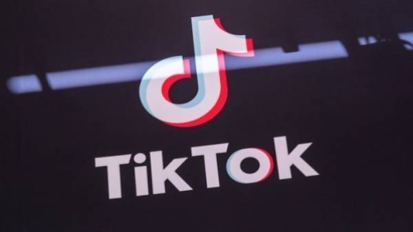 Το Ευρωπαϊκό Κοινοβούλιο απαγορεύει στο προσωπικό του τη χρήση της πλατφόρμας TikTok