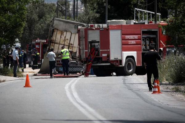 Δύο νεκροί και ένας τραυματίας σε σύγκρουση βυτιοφόρου με φορτηγό στο Κορωπί
