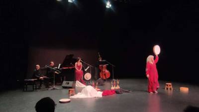 Καταχειροκροτήθηκε η παράσταση «Χιονάτες»