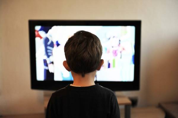 Αυξημένος κίνδυνος αυτισμού για παιδιά που βλέπουν τηλεόραση πάνω από 2 ώρες την ημέρα