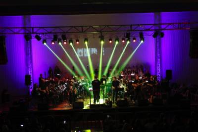 Καλαμάτα: Εντυπωσιάκό το &quot;The Wall&quot; των Pink Floyd στην γεμάτη Τέντα (βίντεο-φωτογραφίες)