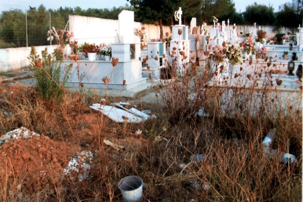 Εικόνες ντροπής και φρίκης στο νεκροταφείο της Μεσσήνης 