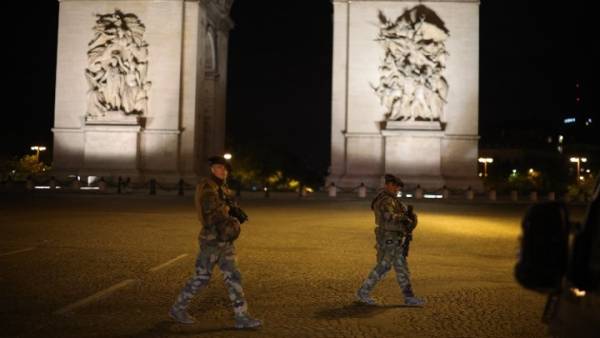 H Γαλλία κινητοποιεί 7.000 στρατιώτες για επιπλέον περιπολίες ασφαλείας