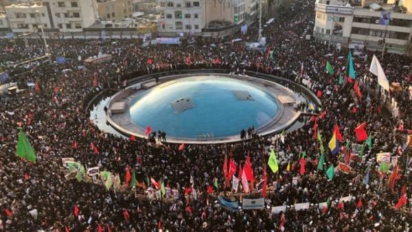 Χιλιάδες άνθρωποι στην κηδεία του Σουλεϊμανί στην Τεχαράνη