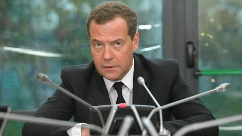 Μεντβιέντεφ: Κίνδυνος οικονομικής καταστροφής της Ευρώπης αν προκαλέσει χρεοκοπία της Ρωσίας
