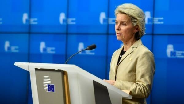 Φον ντερ Λάιεν: Η ΕΕ έχει έτοιμο ένα «εύρωστο και ολοκληρωμένο» πακέτο κυρώσεων εναντίον της Ρωσίας, εφόσον χρειαστεί