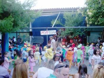 &quot;Φουφήχτρα - η μάγισσα με την ηλεκτρική σκούπα&quot; -από μαθητές του 7ου Παιδικού Σταθμού Καλαμάτας