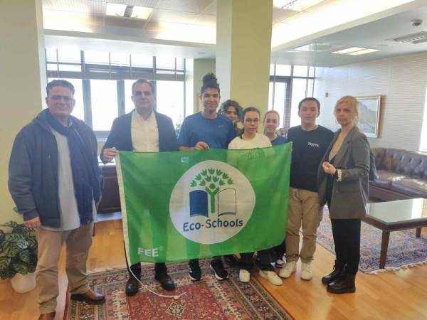 Μαθητές του 5ου Γυμνασίου Καλαμάτας: Με την Πράσινη Σημαία επισκέφθηκαν το δήμαρχο
