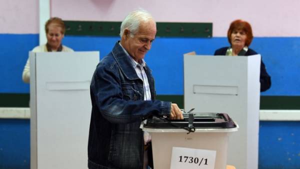 ΠΓΔΜ: Σε χαμηλά επίπεδα η προσέλευση στις κάλπες για το δημοψήφισμα