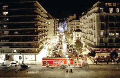 Το χριστουγεννιάτικο φορτηγό της Coca-Cola στην Καλαμάτα
