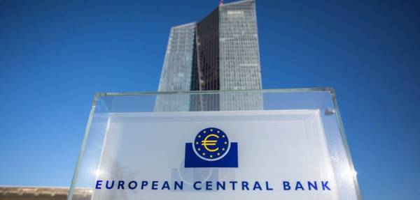 Η ΕΚΤ διατήρησε αμετάβλητα τα επιτόκια