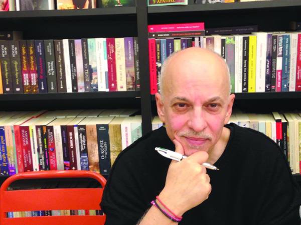 Ο συγγραφέας Άρης Σφακιανάκης στην "Ε": «Χορεύω με την πένα μου γύρω από τα τοτέμ με μουσική λατρευτική»